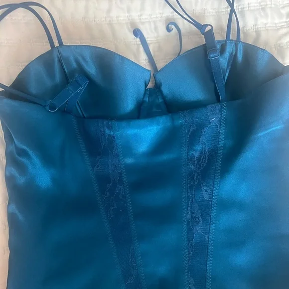 SOLD DEPOP VTG Satin Corset - Picture 4 of 6